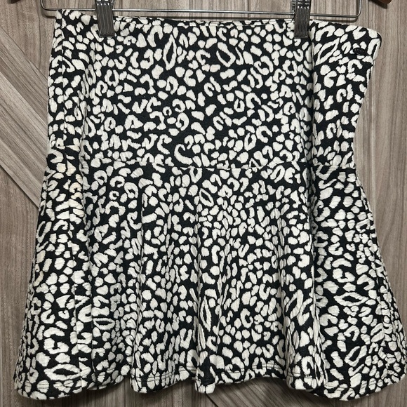 Guess Leopard Print Skirt - Picture 1 of 3